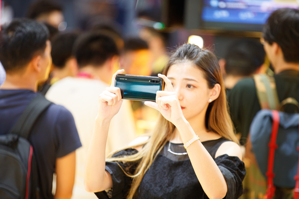 vivo首款商用5G手機iQOO Pro：5G 6天線規(guī)劃速度起飛