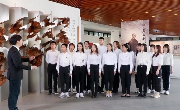 北京澳門(mén)大學(xué)生隔空合唱七子之歌